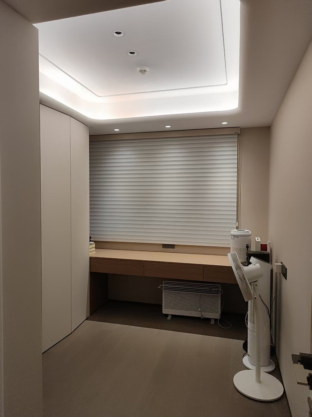 Honeycomb cellular shades small room window
