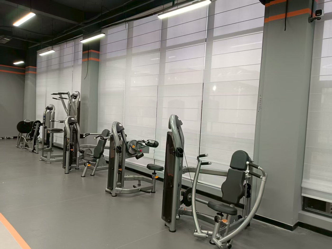 Commercial interior aluminum venetian blinds example