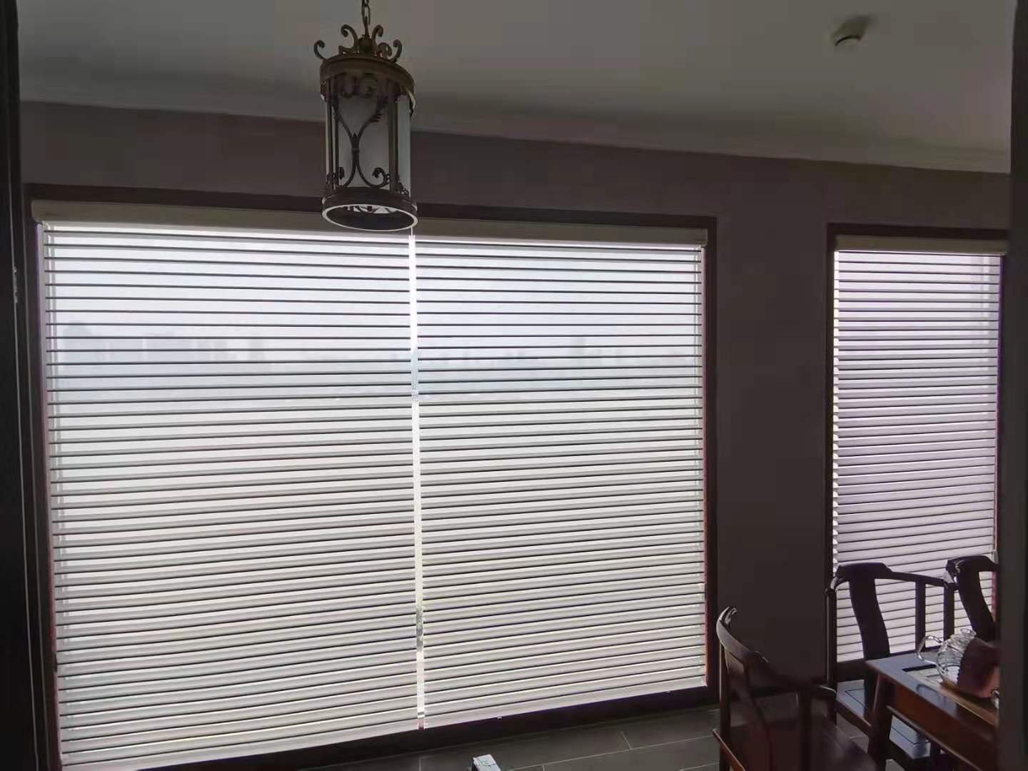 villa-residential-zebra-shades-project-03 Zebra shades installed in a residential dining or lounge project